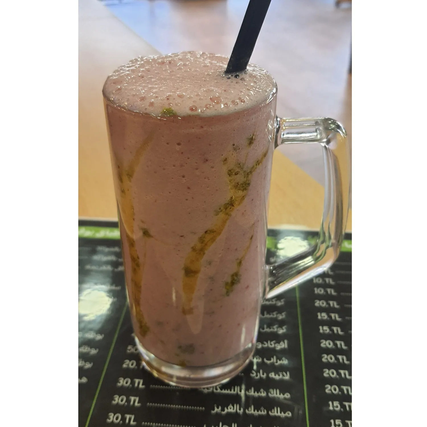 كوكتيل فواكة وسط